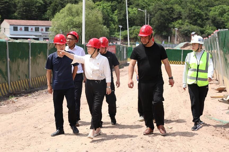 陜西建材科技公司黨委副書(shū)記、工會(huì )主席姜曉芹一行到黃陵新材公司調研指導工作