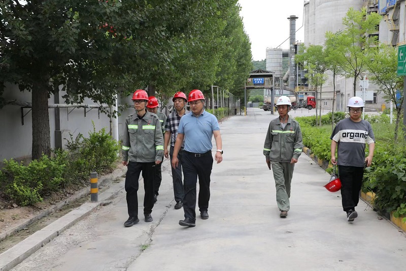 陜西建材科技公司黨委委員、副總經(jīng)理郭正亮到黃陵公司進(jìn)行安全環(huán)保督導檢查