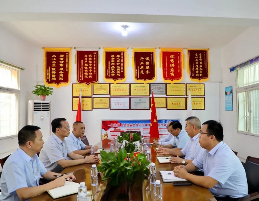 深入市場(chǎng) 提振信心——陜西建材科技公司黨委書(shū)記、董事長(zhǎng)張超暉深入一線(xiàn)傾聽(tīng)市場(chǎng)聲音